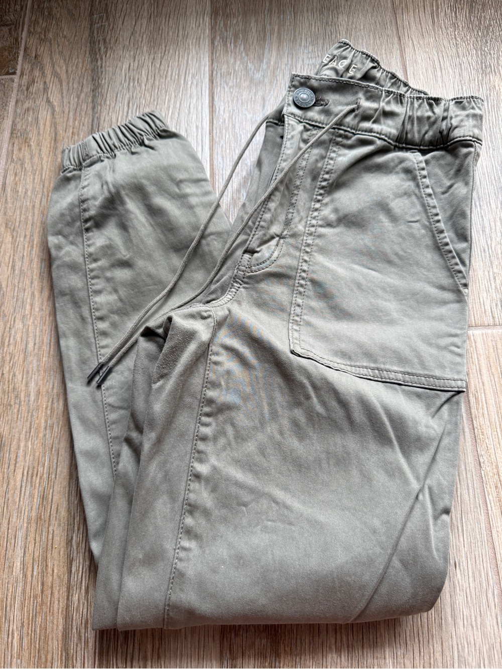 Women’s American Eagle- olive green utility style jogger